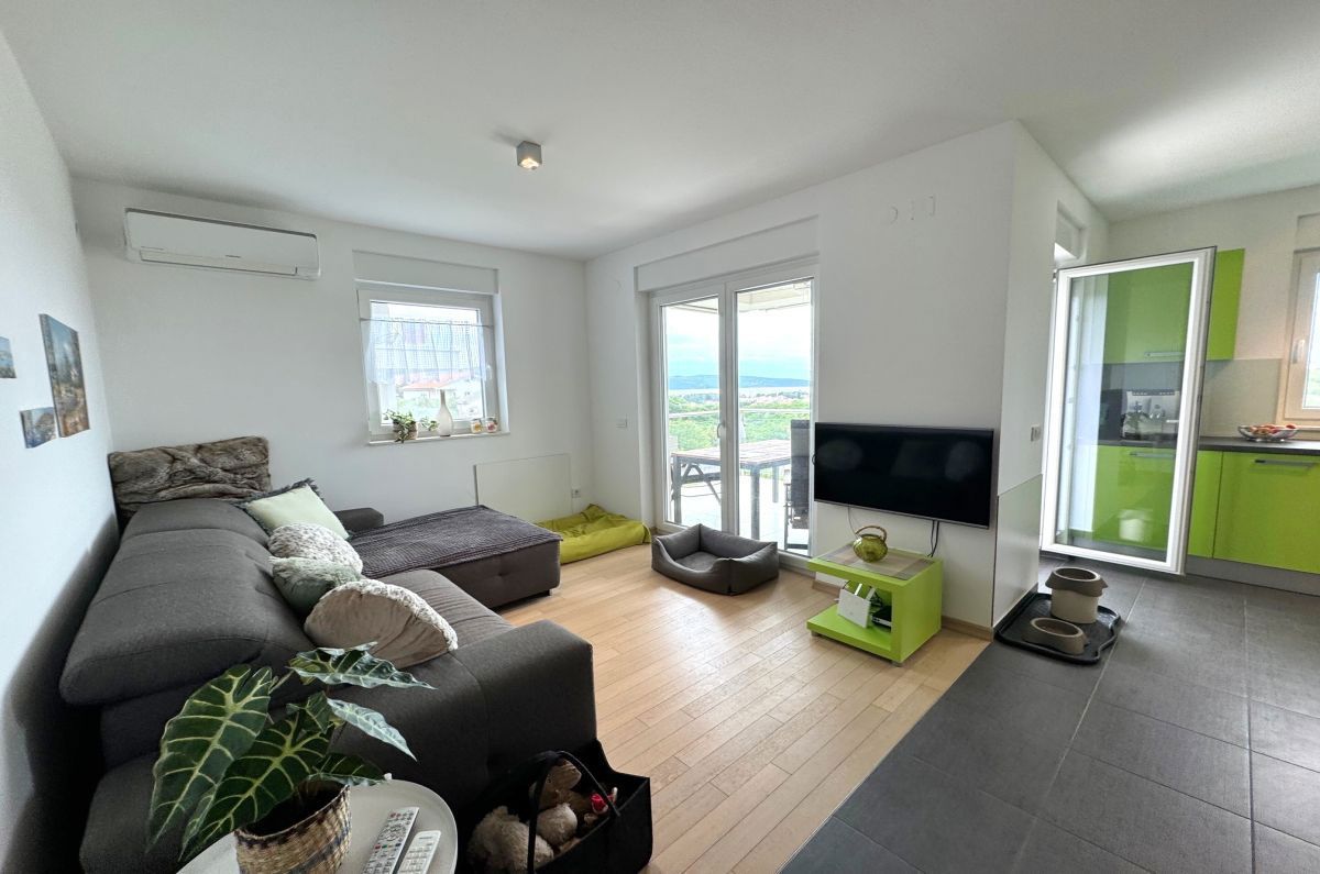 Appartamento arredato con piscina e vista mare - città di Krk