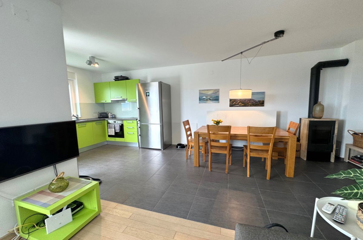 Appartamento arredato con piscina e vista mare - città di Krk