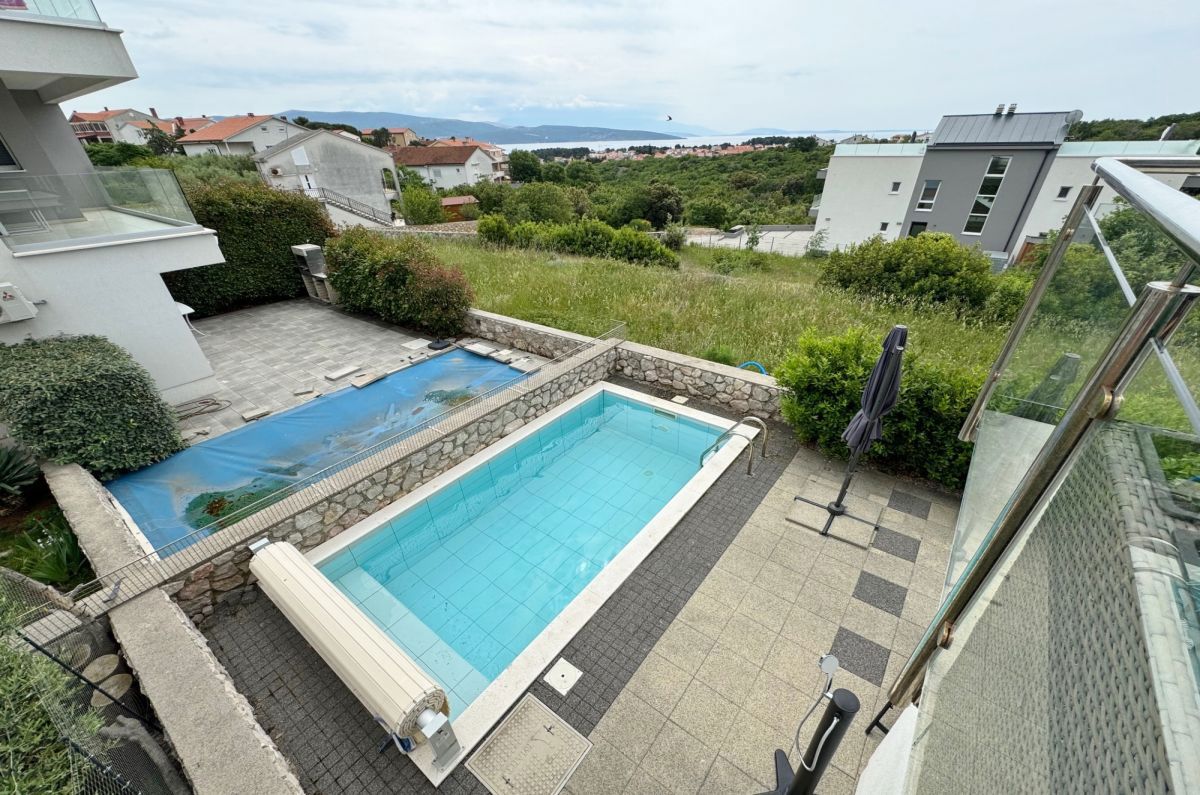 Appartamento arredato con piscina e vista mare - città di Krk