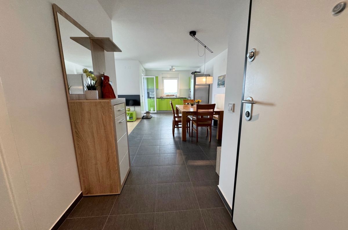 Appartamento arredato con piscina e vista mare - città di Krk