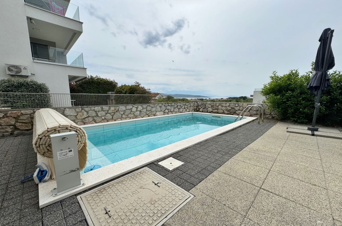 Appartamento arredato con piscina e vista mare - città di Krk