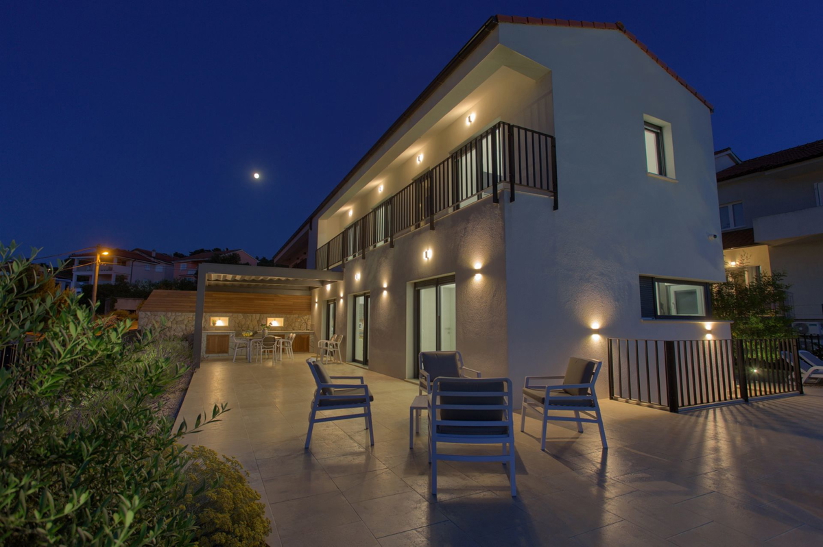 <Vila sa panoramskim pogledom na more - Vrbnik>  <Vila con vista panoramica sul mare - Vrbnik>