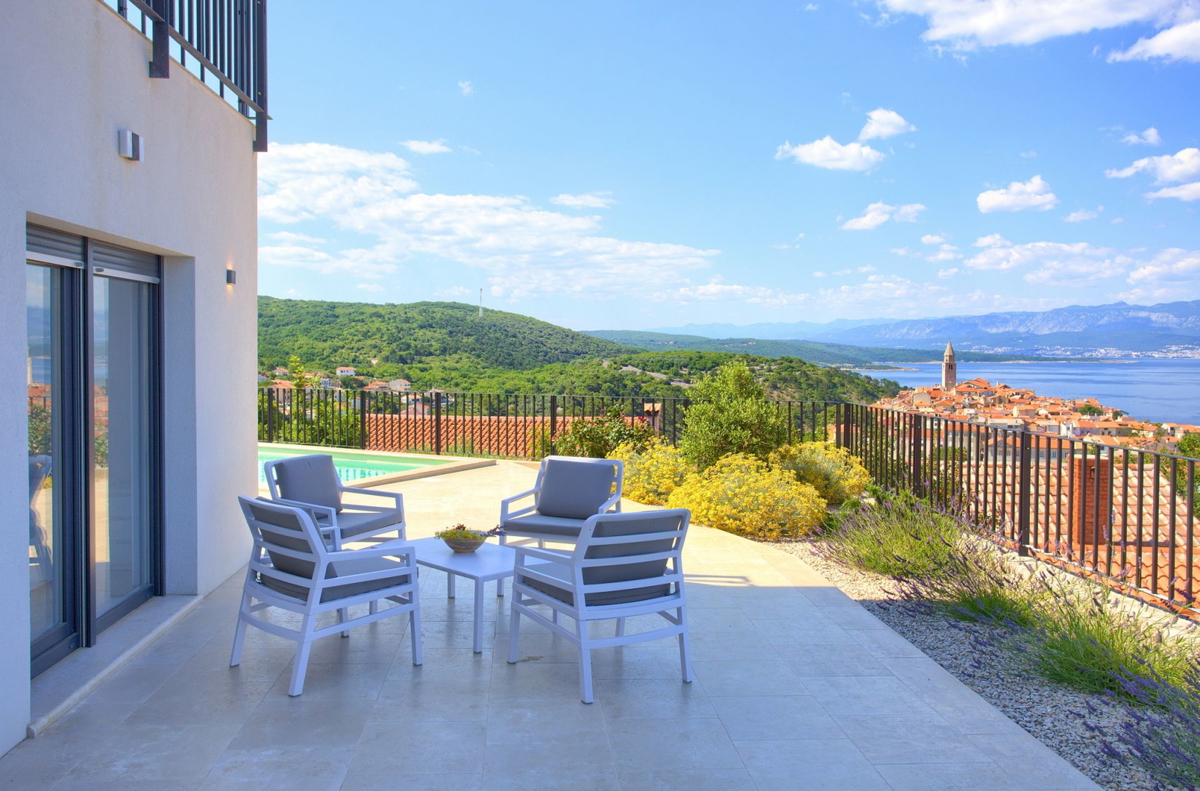 <Vila sa panoramskim pogledom na more - Vrbnik>  <Vila con vista panoramica sul mare - Vrbnik>