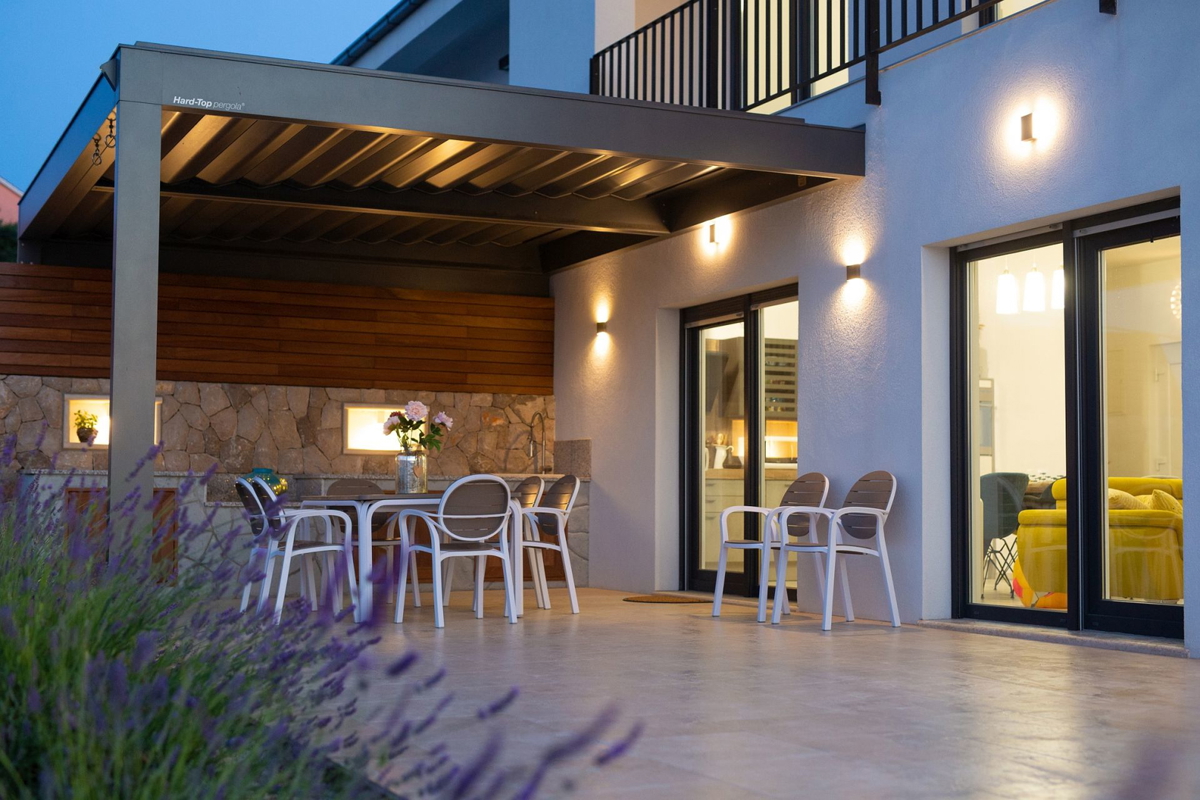 <Vila sa panoramskim pogledom na more - Vrbnik>  <Vila con vista panoramica sul mare - Vrbnik>