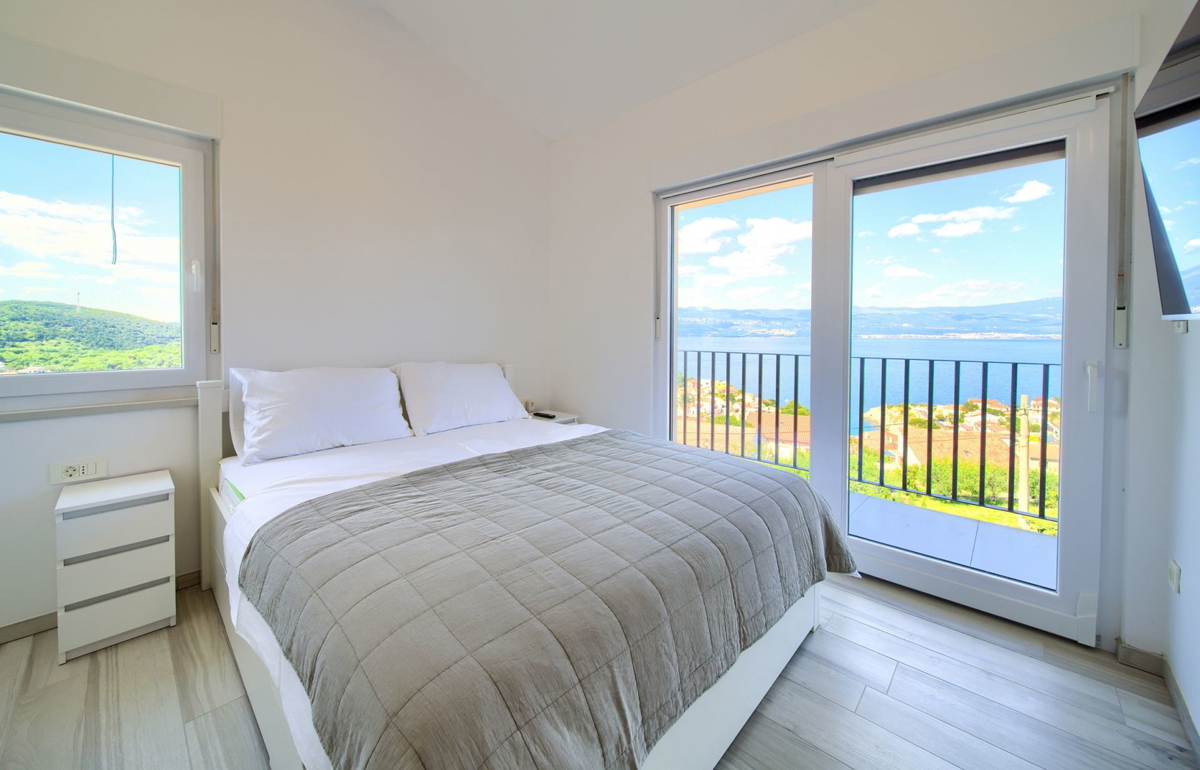 <Vila sa panoramskim pogledom na more - Vrbnik>  <Vila con vista panoramica sul mare - Vrbnik>