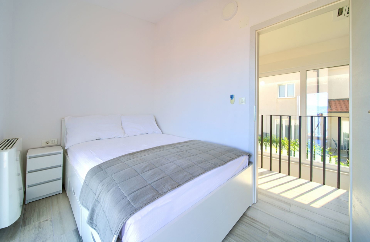 <Vila sa panoramskim pogledom na more - Vrbnik>  <Vila con vista panoramica sul mare - Vrbnik>