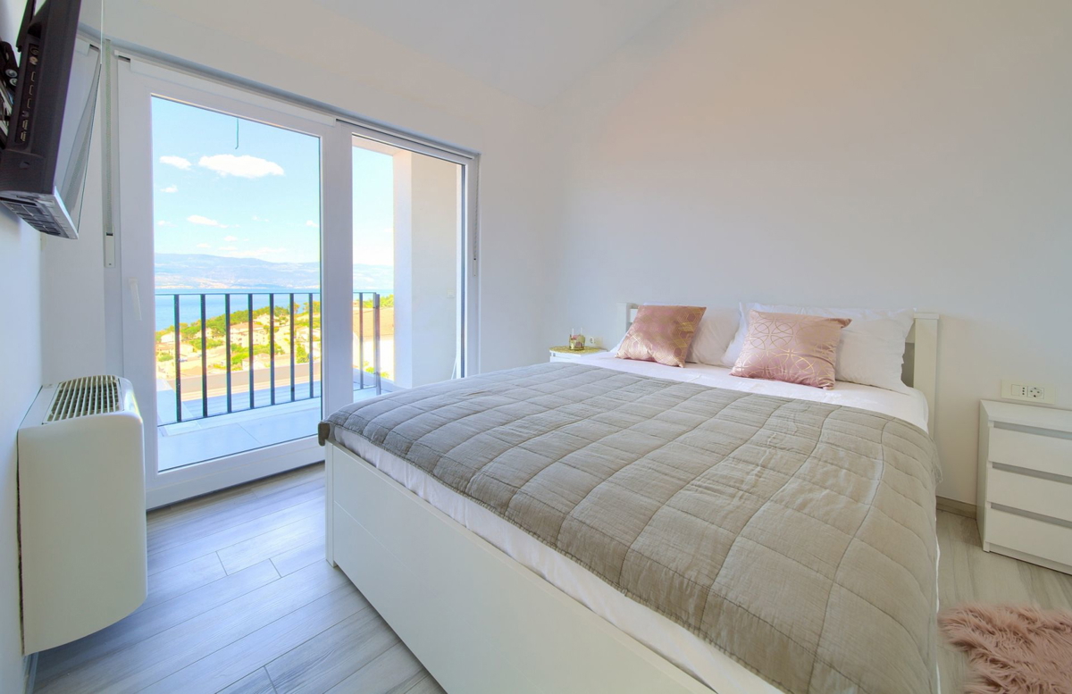 <Vila sa panoramskim pogledom na more - Vrbnik>  <Vila con vista panoramica sul mare - Vrbnik>