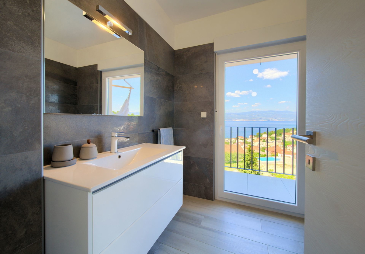 <Vila sa panoramskim pogledom na more - Vrbnik>  <Vila con vista panoramica sul mare - Vrbnik>