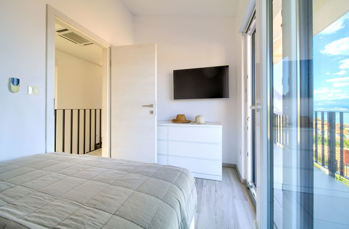 <Vila sa panoramskim pogledom na more - Vrbnik>  <Vila con vista panoramica sul mare - Vrbnik>