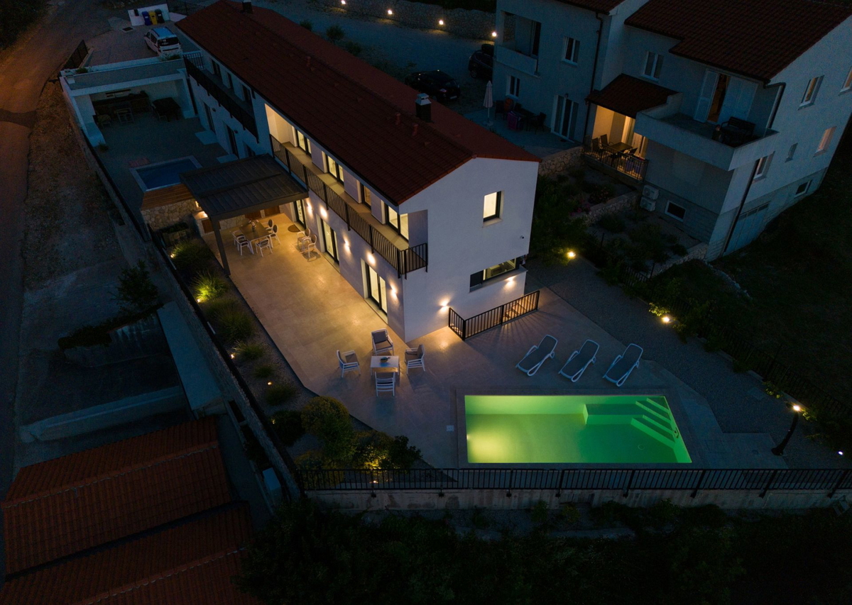 <Vila sa panoramskim pogledom na more - Vrbnik>  <Vila con vista panoramica sul mare - Vrbnik>