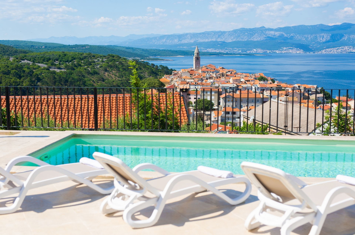 <Vila sa panoramskim pogledom na more - Vrbnik>  <Vila con vista panoramica sul mare - Vrbnik>