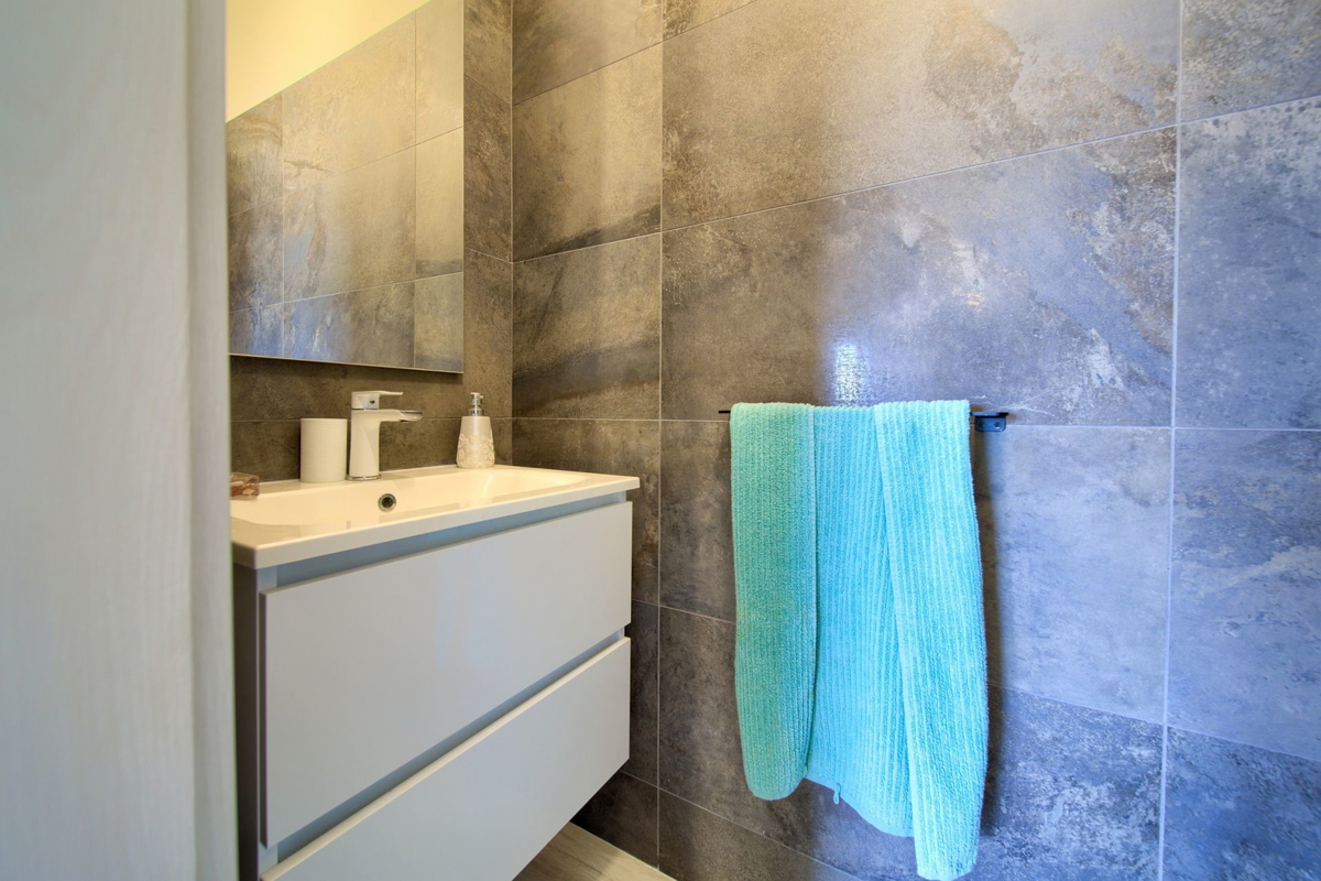 <Vila sa panoramskim pogledom na more - Vrbnik>  <Vila con vista panoramica sul mare - Vrbnik>