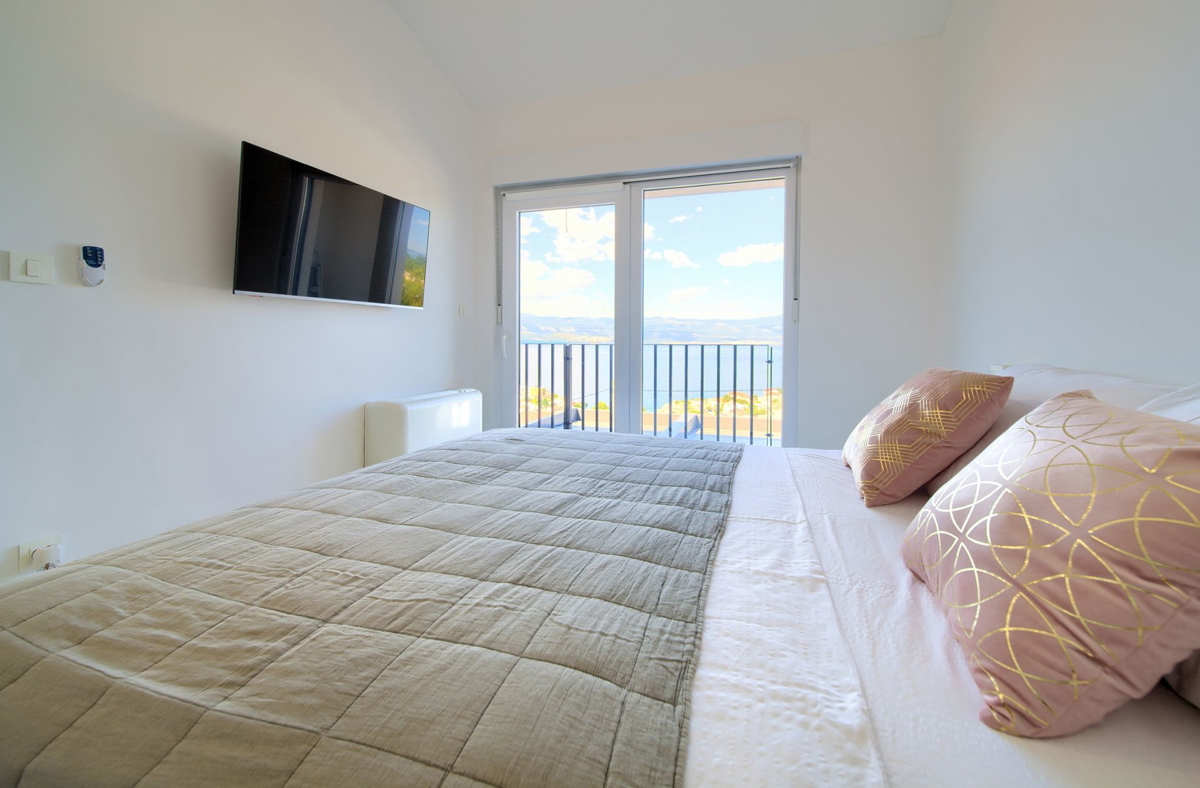 <Vila sa panoramskim pogledom na more - Vrbnik>  <Vila con vista panoramica sul mare - Vrbnik>