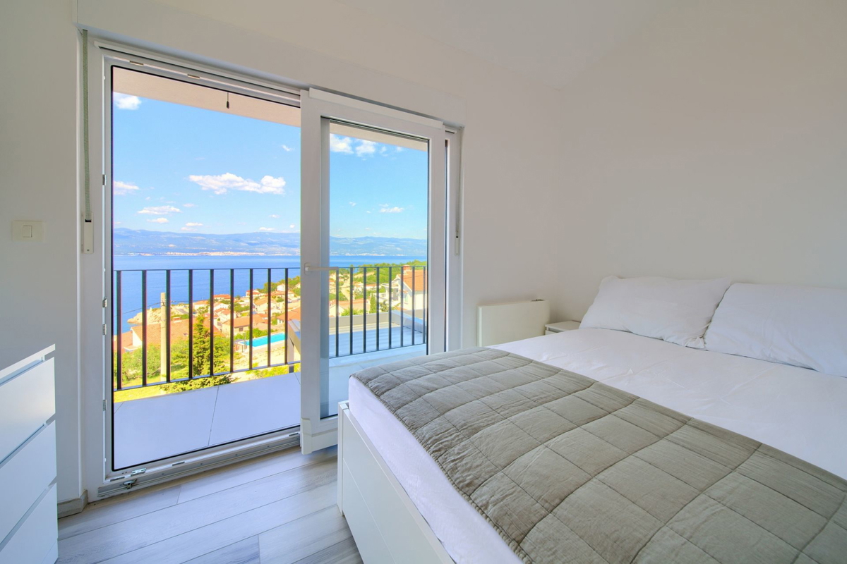 <Vila sa panoramskim pogledom na more - Vrbnik>  <Vila con vista panoramica sul mare - Vrbnik>