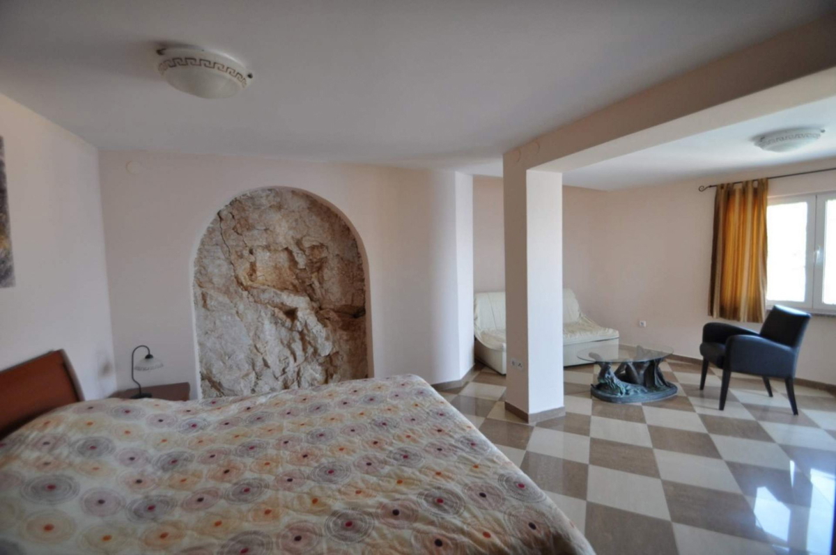 &lt;Vila - Vrbnik, centar - unica posizione&gt;