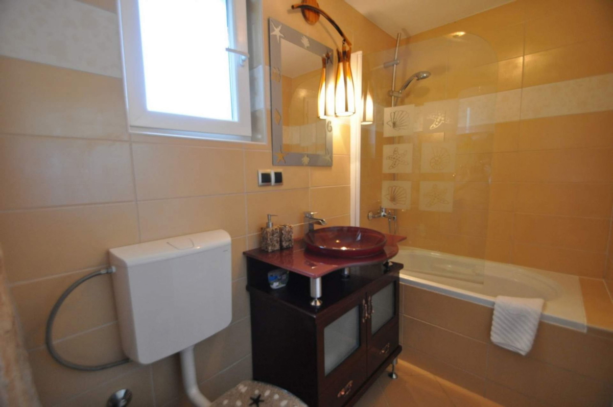 &lt;Vila - Vrbnik, centar - unica posizione&gt;