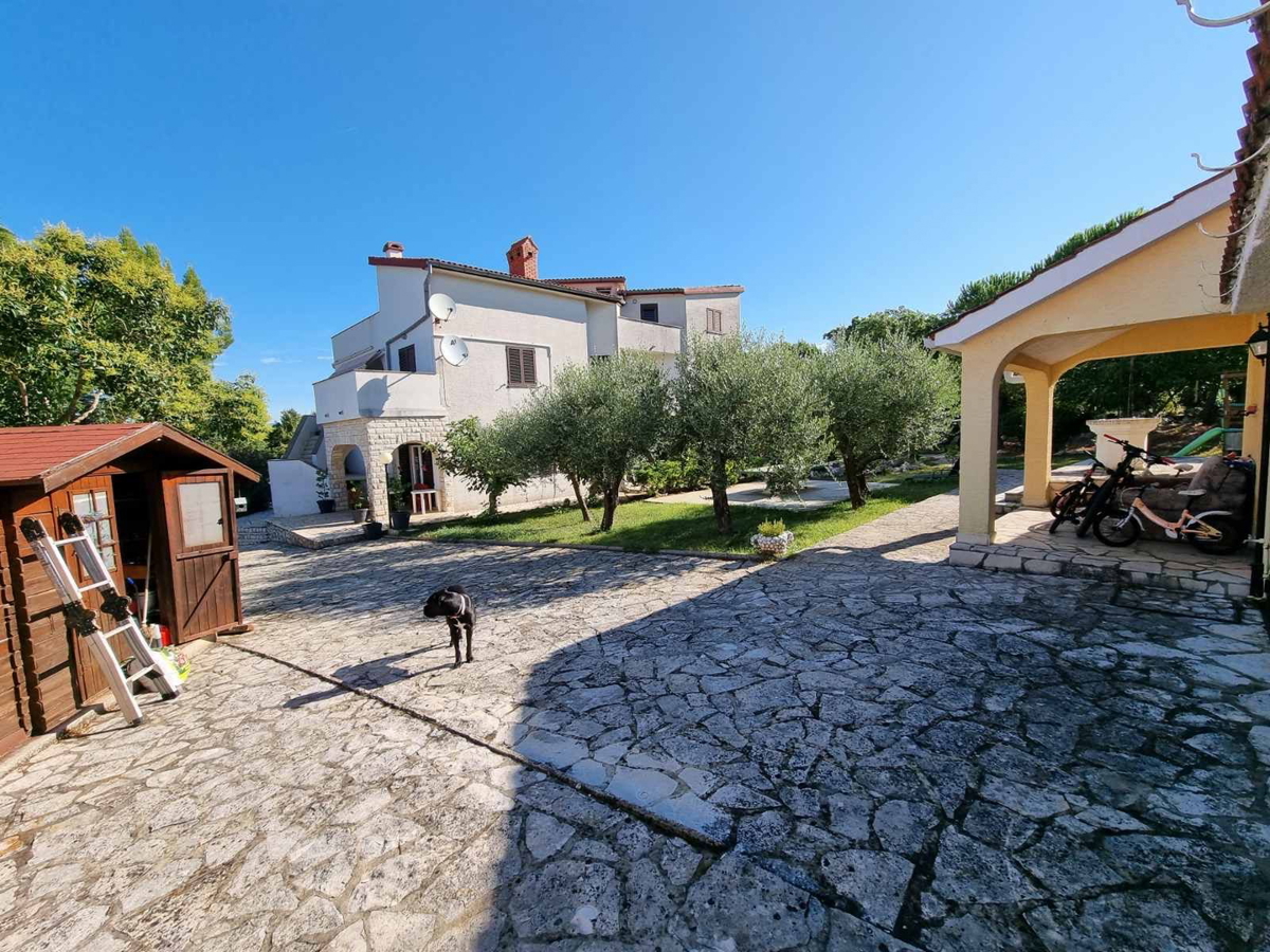 &lt;div&gt;Casa con una splendida proprietà - Rasopasno&lt;/div&gt;
