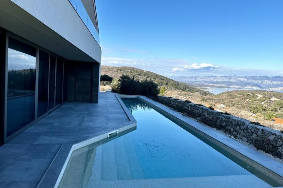 Lussuosa villa familiare con piscina e vista panoramica sul mare – Vrbnik, isola di Krk
