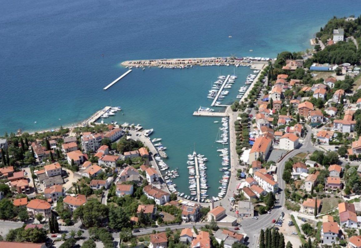 Solo da noi, esclusivo - edificio commerciale-residenziale, Malinska