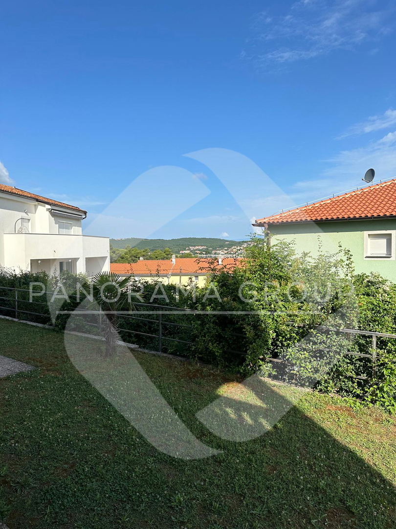 Novo, solo da noi! Appartamento con giardino, a 100m dal mare e dalla spiaggia, Klimno