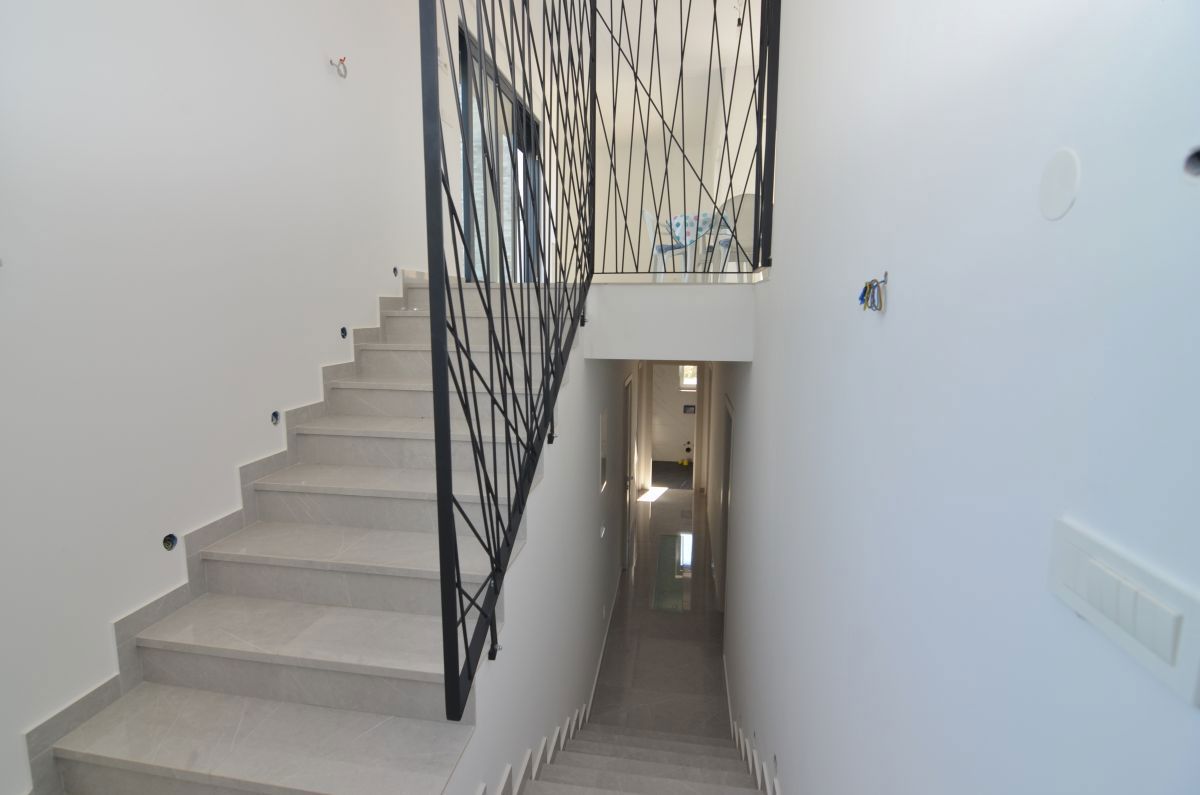 Lussuosa nuova villa con piscina e vista mare – Krk