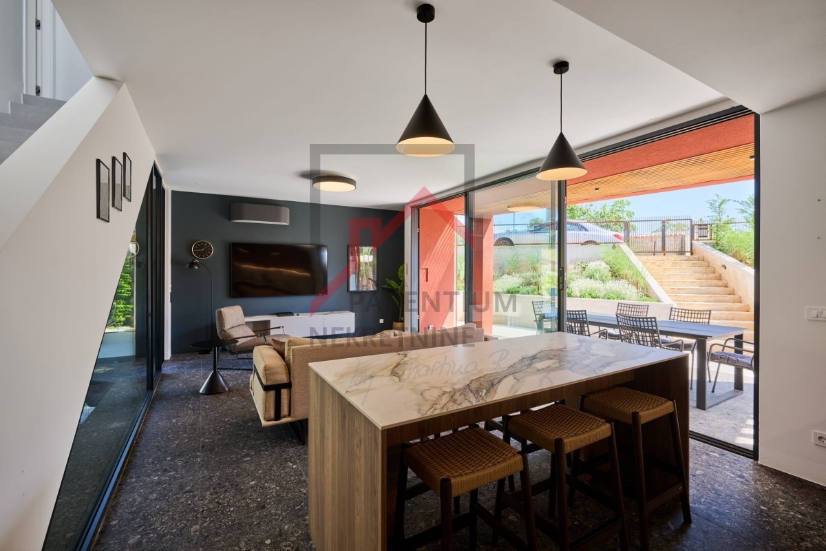 Poreč, dintorni, bellissima villa moderna con piscina coperta!