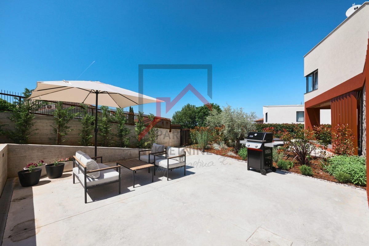 Poreč, dintorni, bellissima villa moderna con piscina coperta!