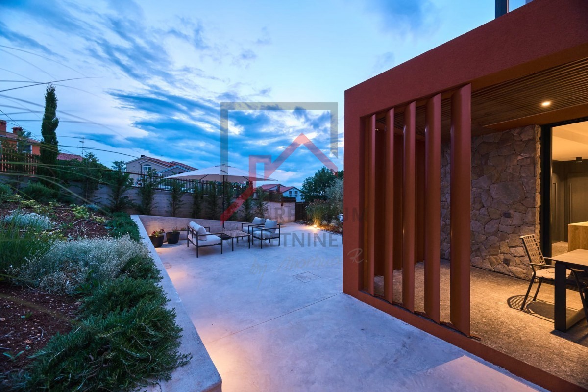 Poreč, dintorni, bellissima villa moderna con piscina coperta!