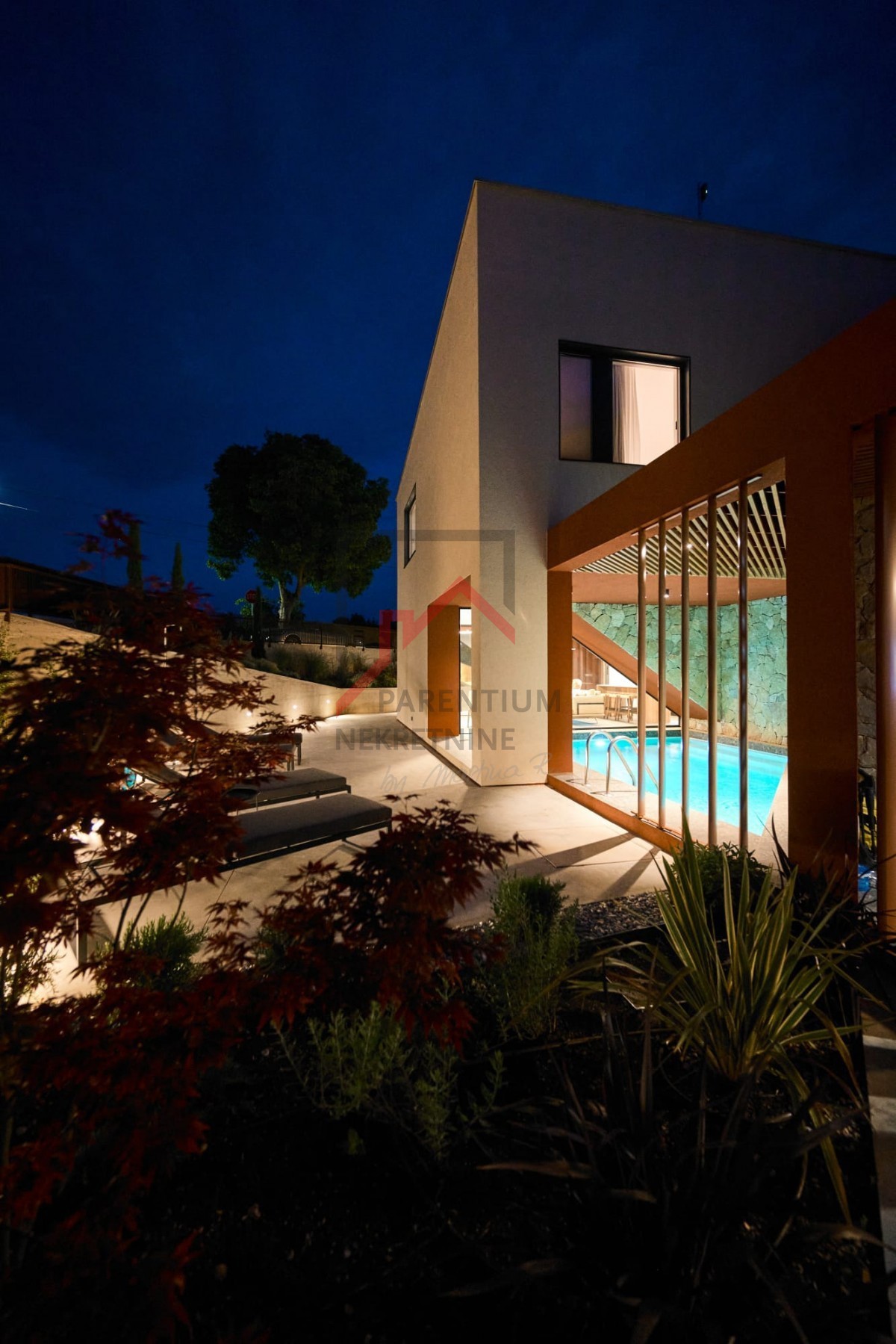 Poreč, dintorni, bellissima villa moderna con piscina coperta!