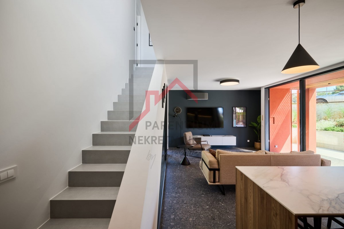 Poreč, dintorni, bellissima villa moderna con piscina coperta!