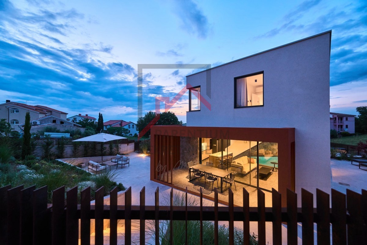 Poreč, dintorni, bellissima villa moderna con piscina coperta!