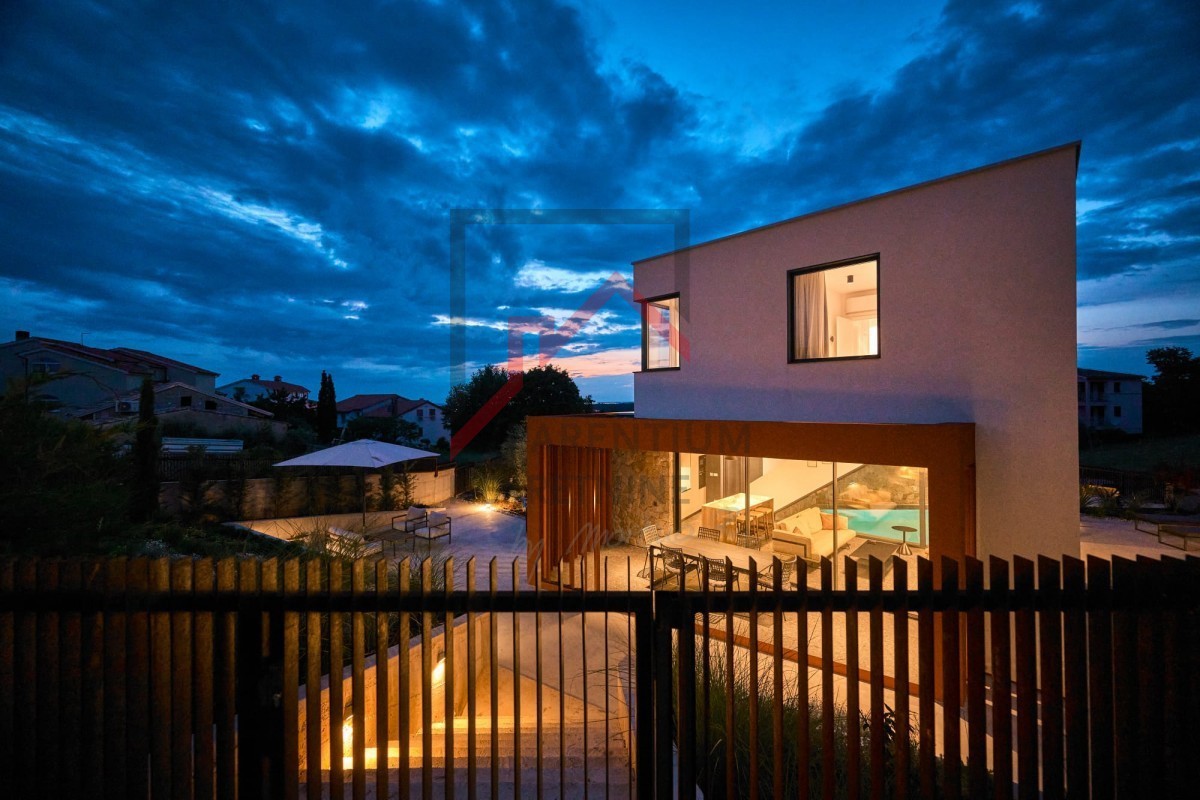 Poreč, dintorni, bellissima villa moderna con piscina coperta!