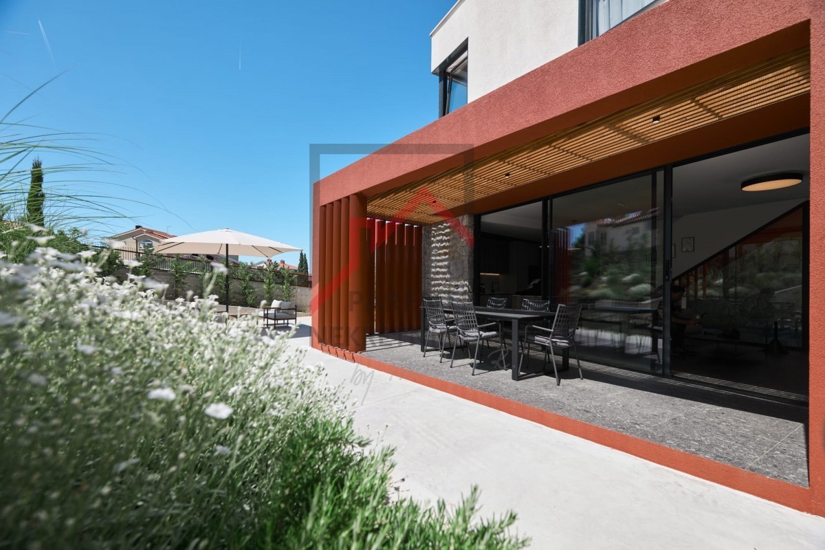 Poreč, dintorni, bellissima villa moderna con piscina coperta!