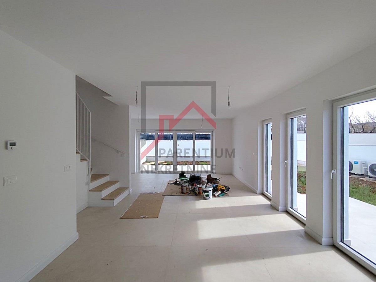 Istria, Parenzo - Casa bifamiliare vicino a Parenzo - nuova costruzione con vista panoramica