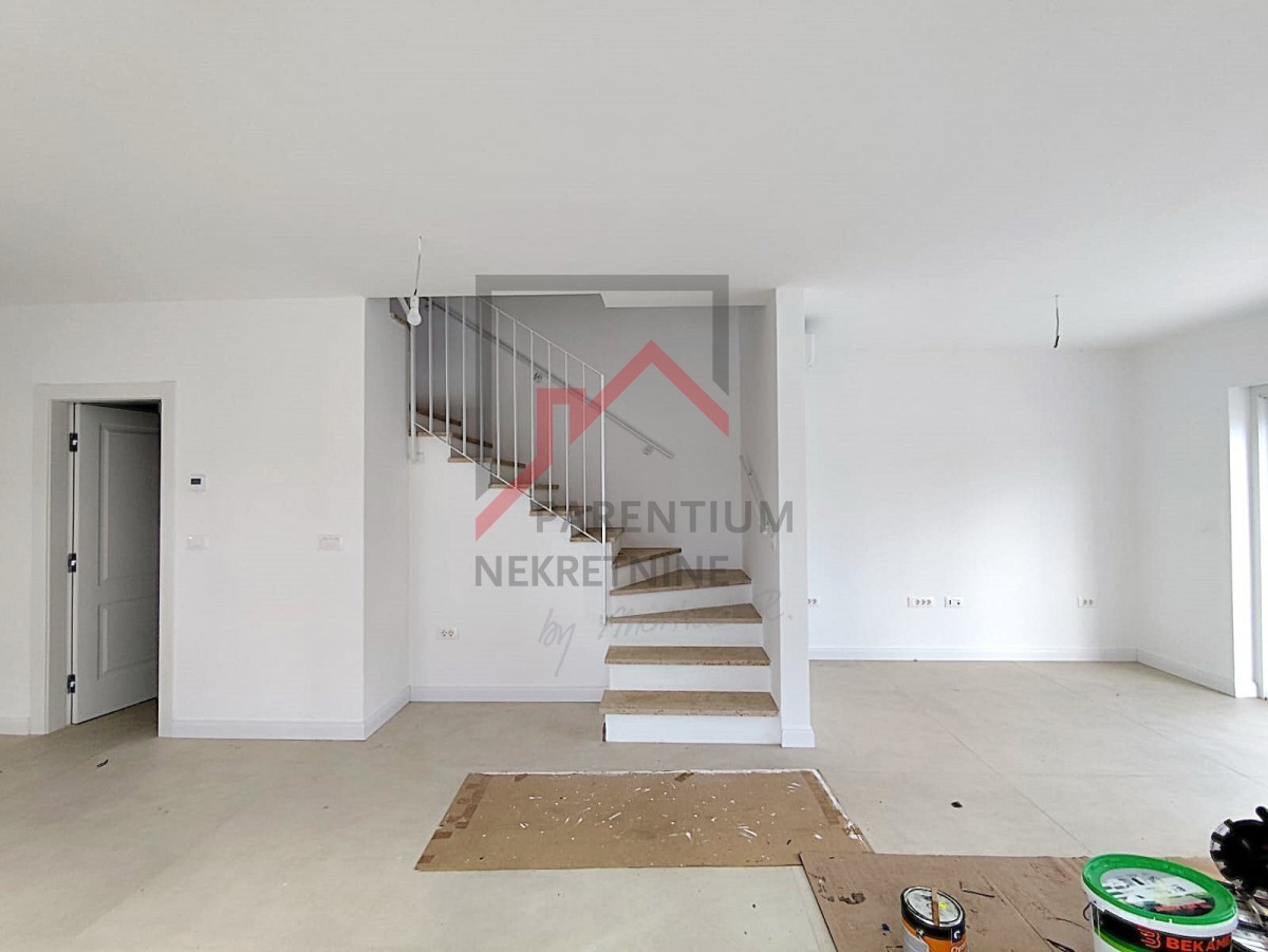 Istria, Parenzo - Casa bifamiliare vicino a Parenzo - nuova costruzione con vista panoramica