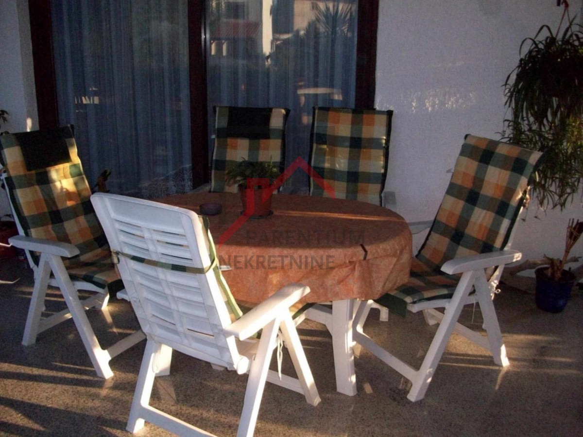 Due case su un terreno di 2000 m2, a 300 m dal mare
