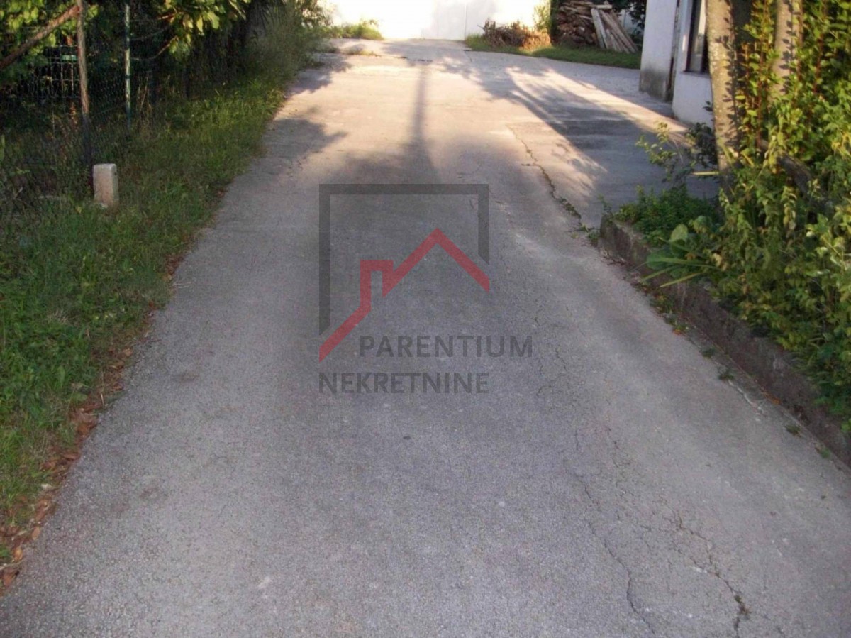 Due case su un terreno di 2000 m2, a 300 m dal mare
