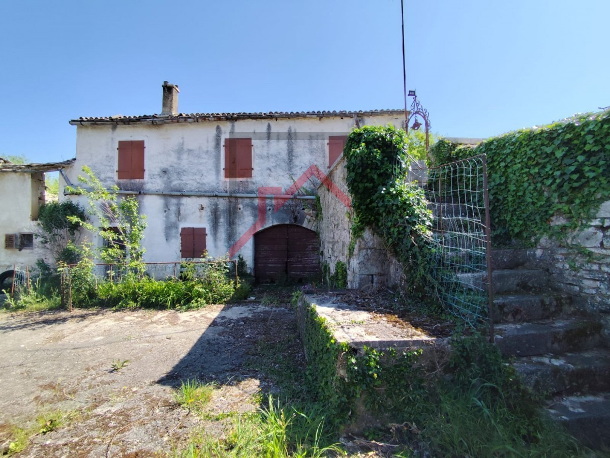 Istria, zona Parenzo - Casa tradizionale in pietra da ristrutturare con vista mare