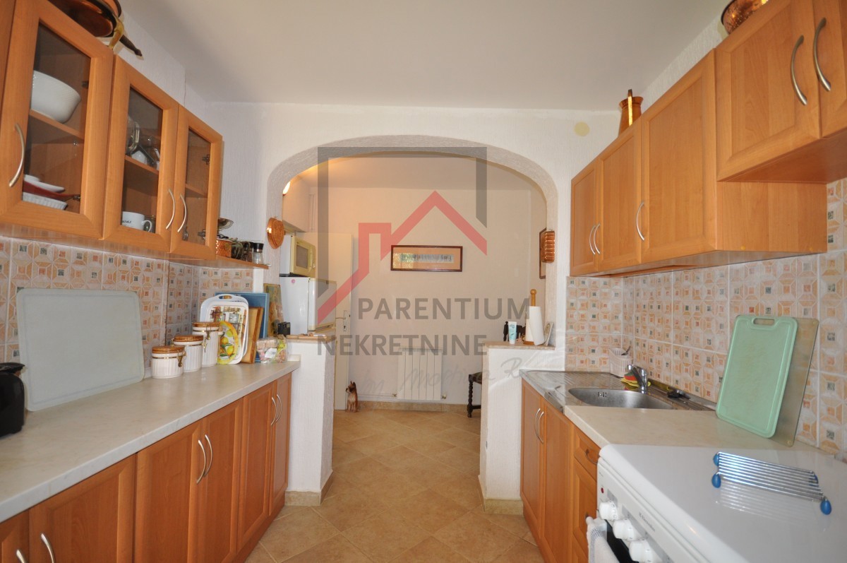 Casa con un bel cortile in una posizione tranquilla nel centro dell'Istria