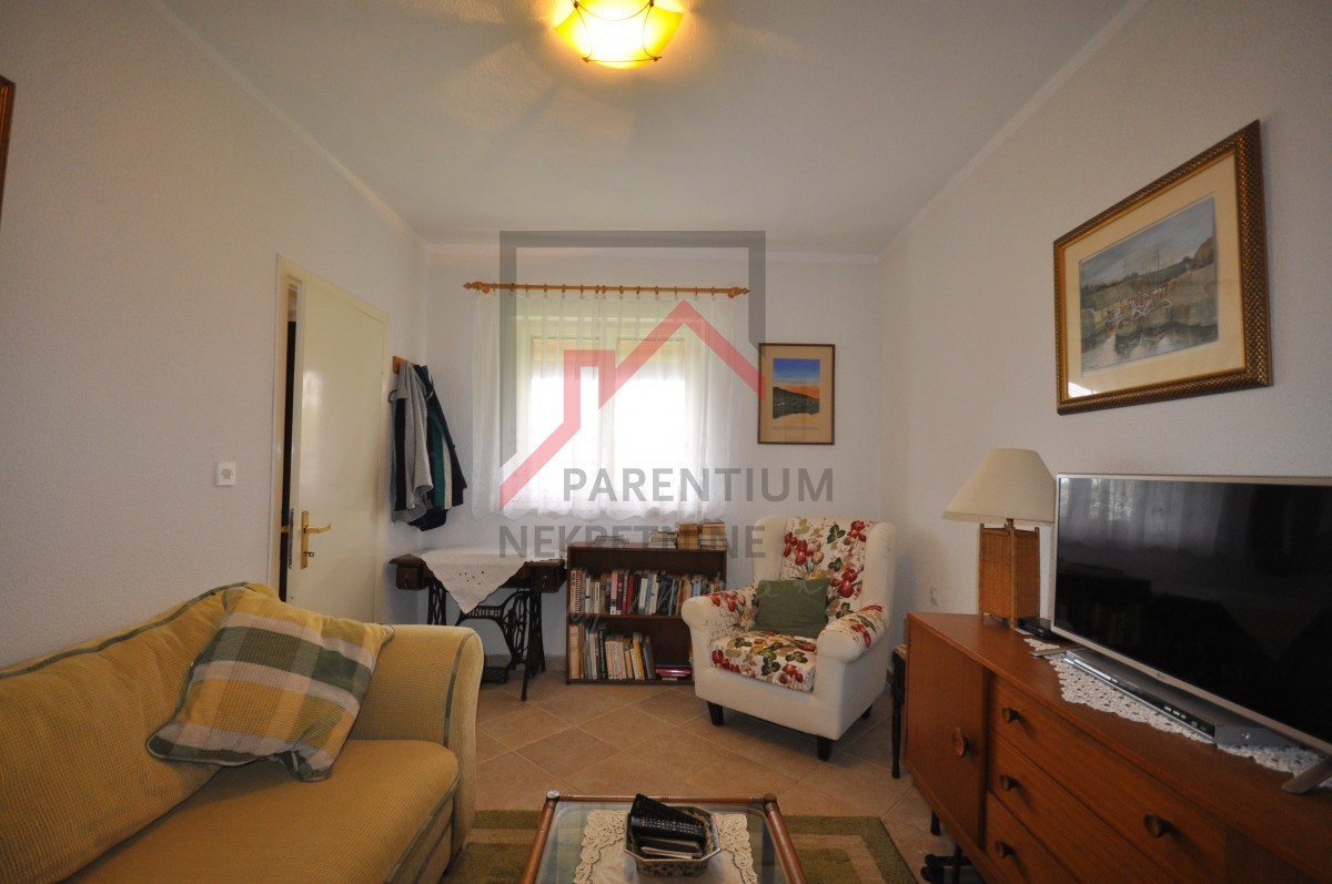 Casa con un bel cortile in una posizione tranquilla nel centro dell'Istria