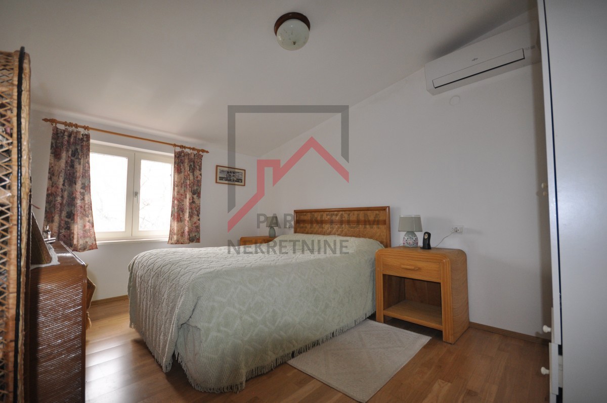 Casa con un bel cortile in una posizione tranquilla nel centro dell'Istria