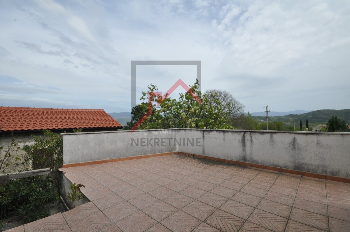 Casa con un bel cortile in una posizione tranquilla nel centro dell'Istria