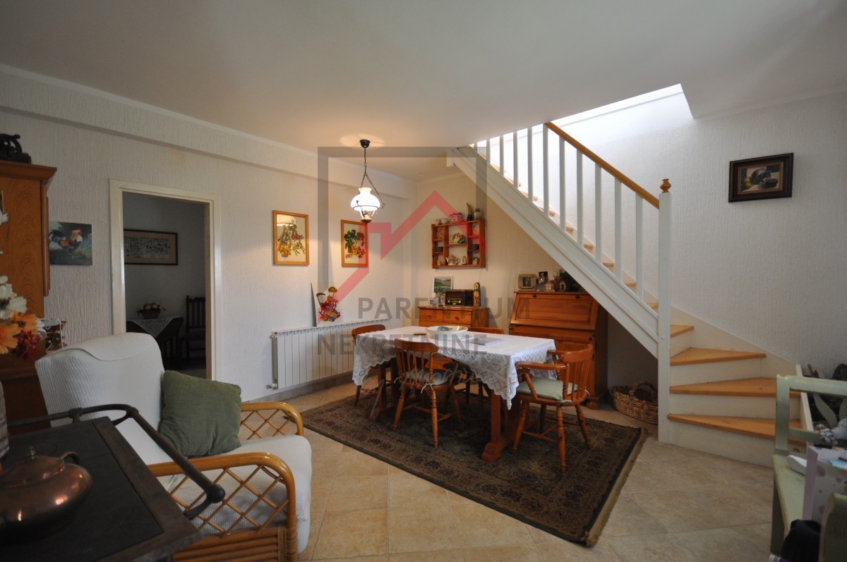 Casa con un bel cortile in una posizione tranquilla nel centro dell'Istria