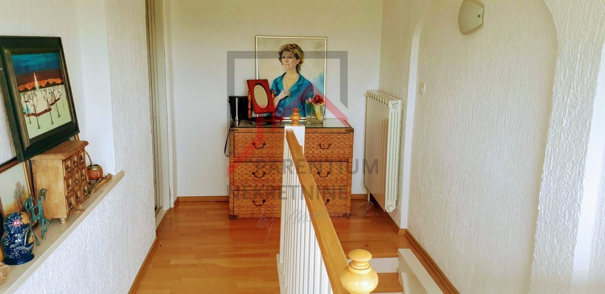 Casa con un bel cortile in una posizione tranquilla nel centro dell'Istria