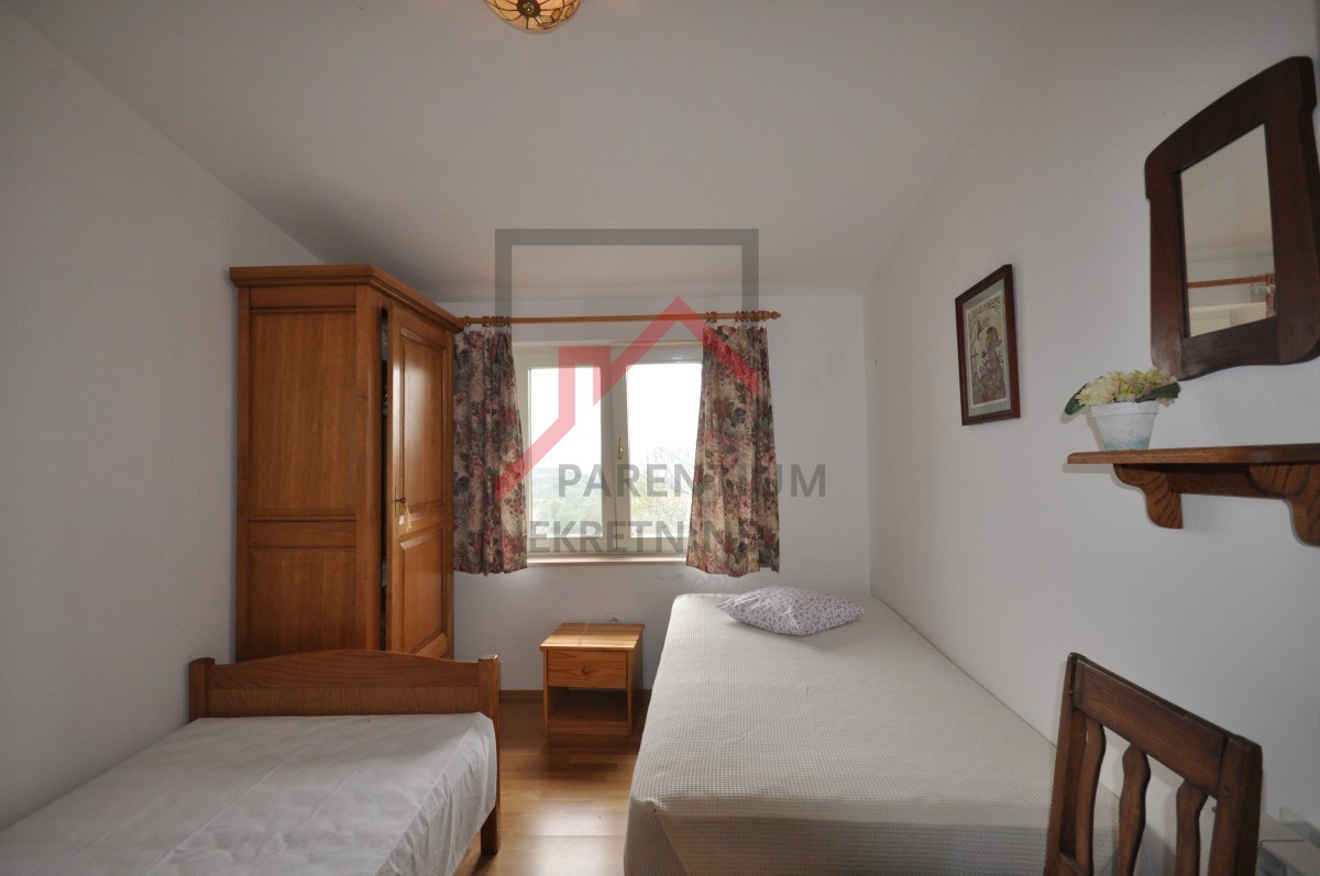 Casa con un bel cortile in una posizione tranquilla nel centro dell'Istria