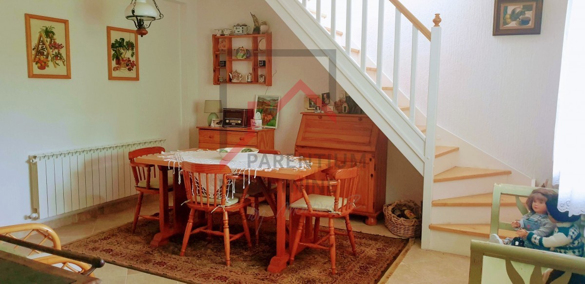 Casa con un bel cortile in una posizione tranquilla nel centro dell'Istria