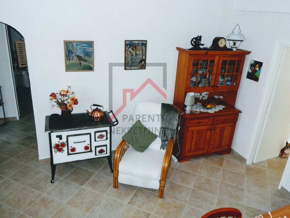 Casa con un bel cortile in una posizione tranquilla nel centro dell'Istria