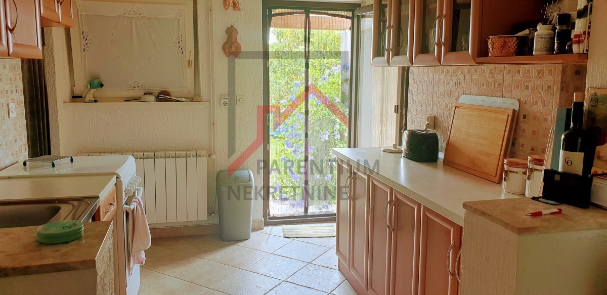 Casa con un bel cortile in una posizione tranquilla nel centro dell'Istria