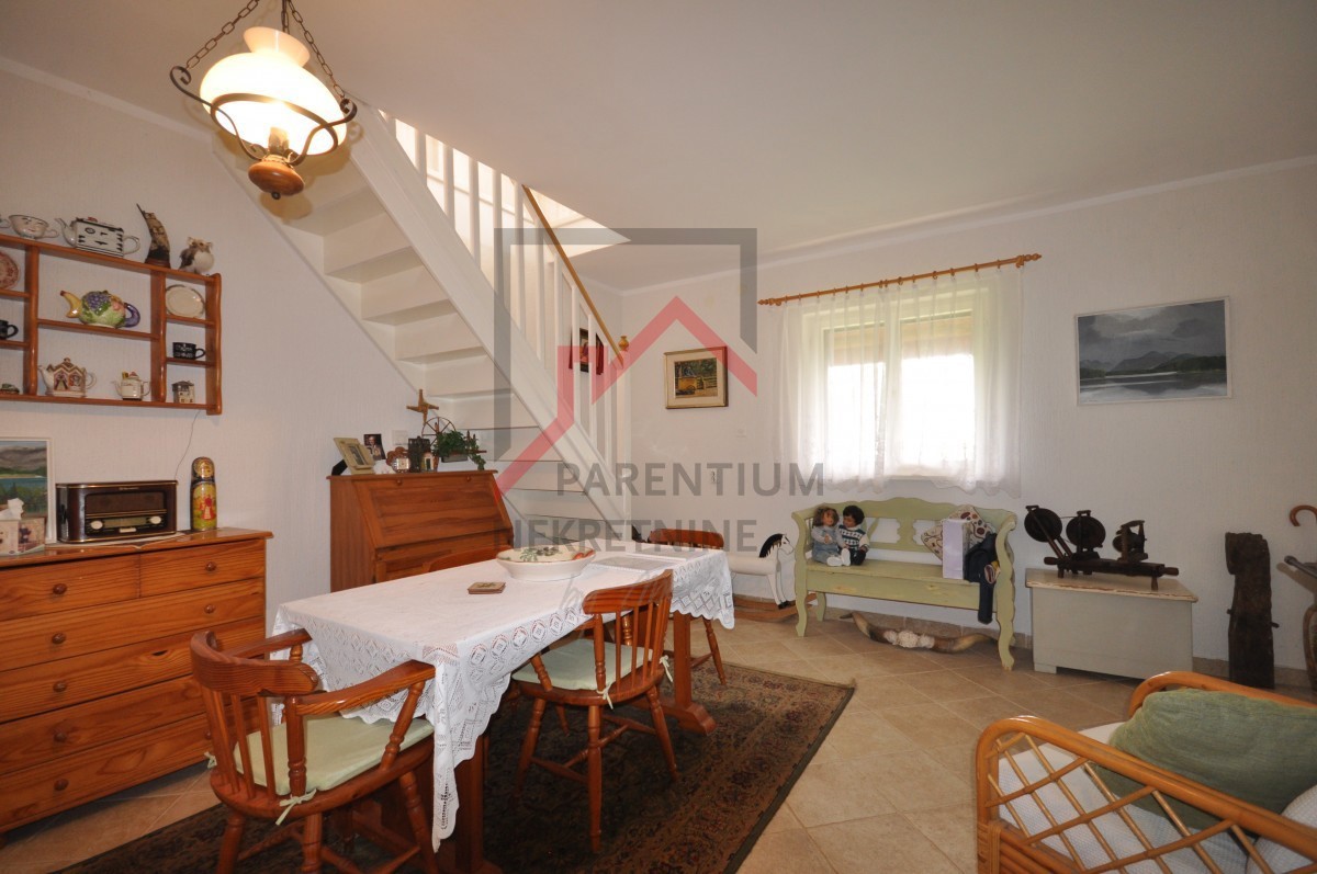 Casa con un bel cortile in una posizione tranquilla nel centro dell'Istria