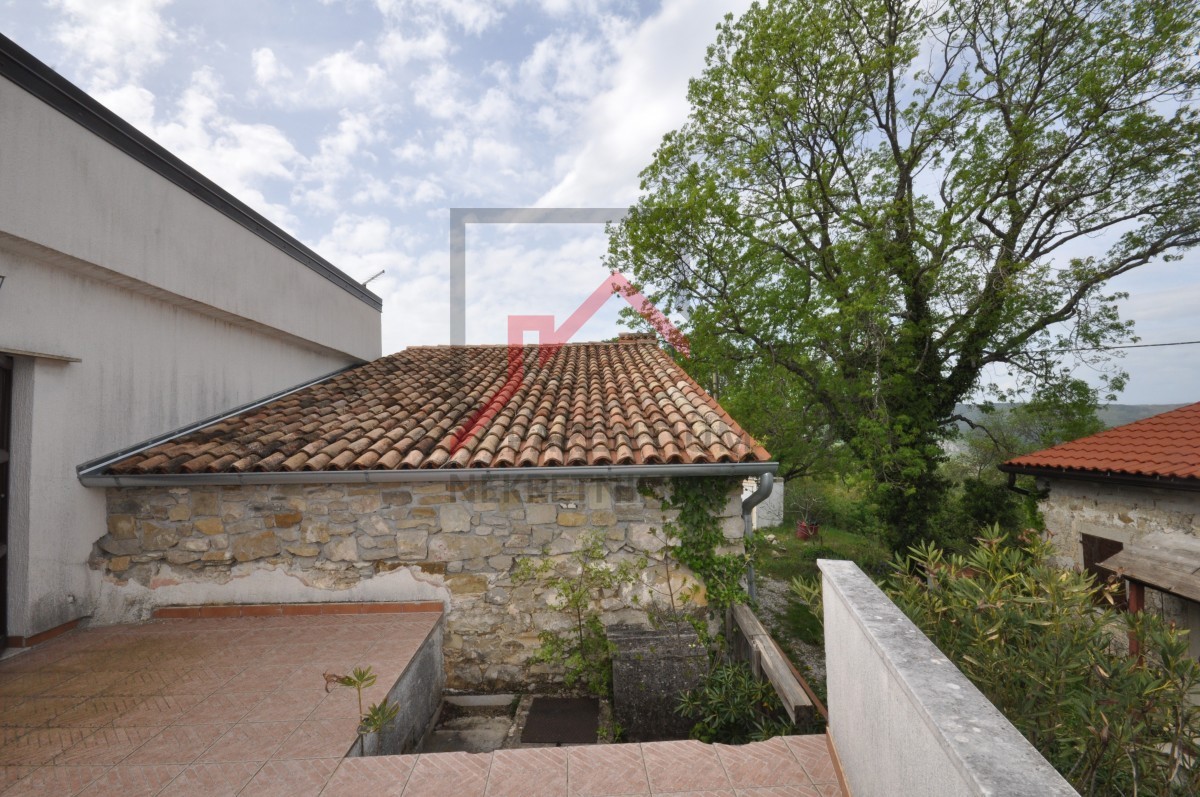 Casa con un bel cortile in una posizione tranquilla nel centro dell'Istria